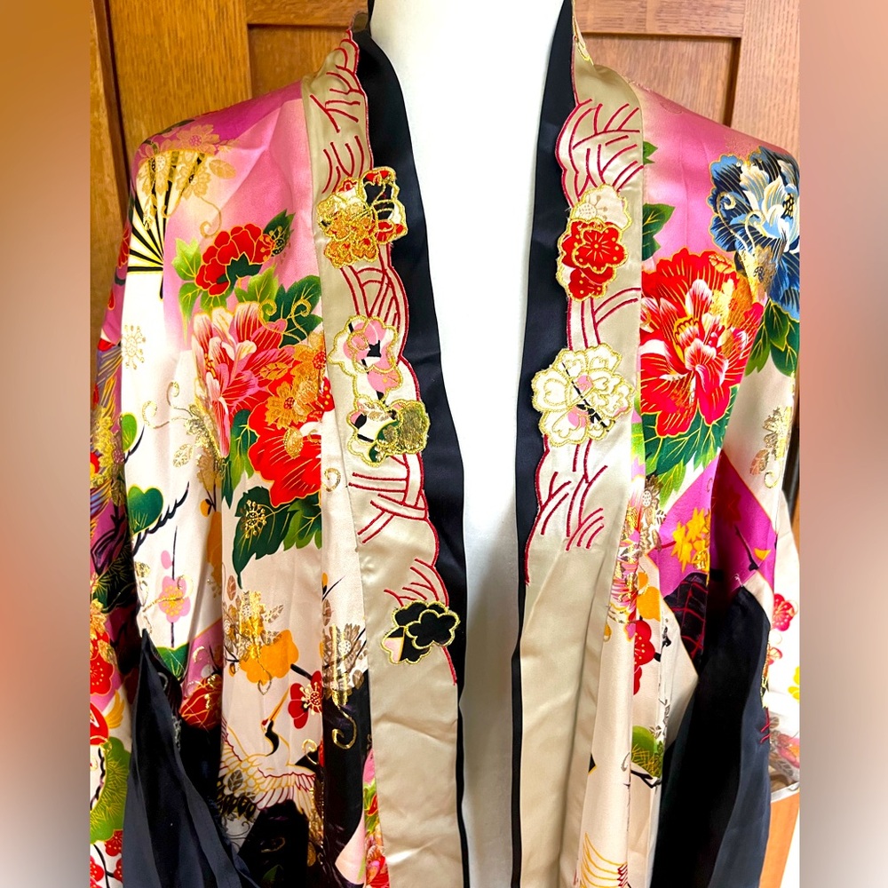 Vintage 🖤⭐️ Jacalyn Bennett 💕Frederick’s of Hollywood Silk Floral Kimono Robe
